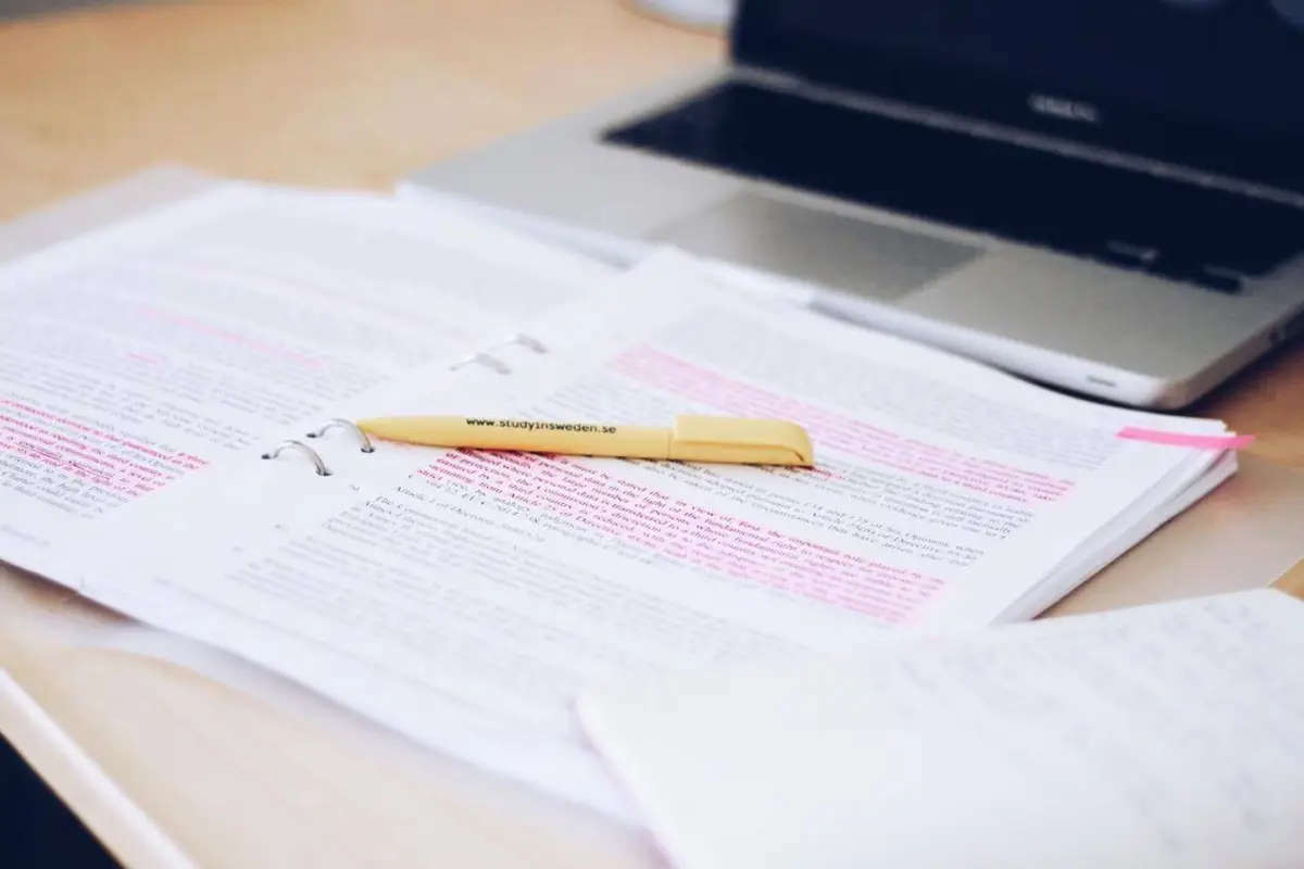 مرور ادبیات